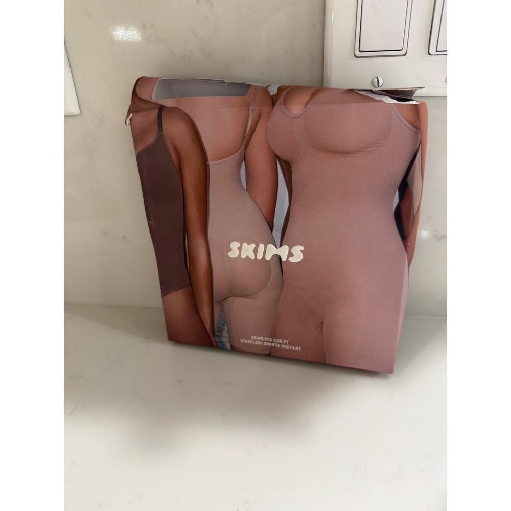 Skims Seamless Sculpt Strapless Shortie Bodysuit Sienna Small